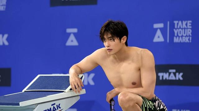 Pesona Sung Hoon bintang Woori the Virgin saat olahraga (Foto: Instagram @sunghoon1983)