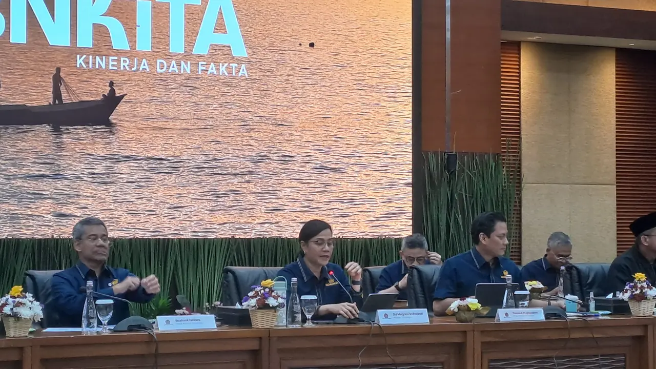 Menteri Keuangan Sri Mulyani Indrawati saat membuka Konferensi Pers APBN KITA Desember 2024, di Kantor Kementerian Keuangan, Jakarta, Rabu (11/12/2024)
