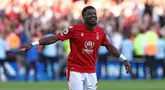Pemain Nottingham Forest, Serge Aurier, lahir pada tanggal 24 Desember 1992 di Ouragahio, Pantai Gading.  Namun, dia tidak merayakan Natal karena masuk Islam.  (AFP/Darren Staples)
