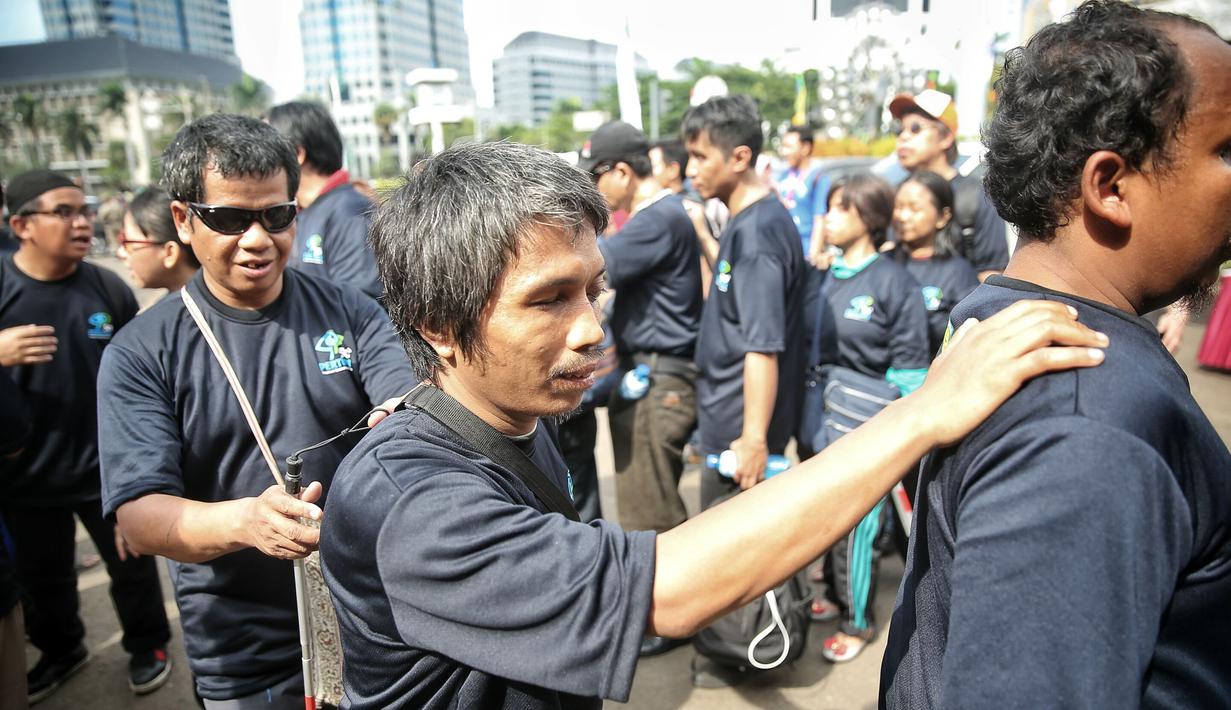 Sejumlah penyandang disabilitas ikut menghadiri Perayaan 50 Tahun Persatuan Tuna Netra Indonesia (Pertuni) 2016, Jakarta, Minggu (31/1/2016). Djarot mendukung para penyandang tunanetra agar dapat bersekolah. (Liputan6.com/Faizal Fanani)