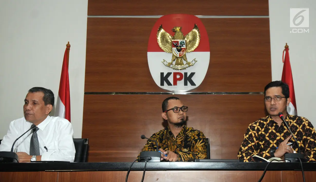 Jubir KPK Febri Diansyah memberi keterangan pers LHKPN 2018 terhadap para pejabat di gedung KPK Jakarta, Senin (14/01). Pelaporan paling rendanh yaitu dari legislatif, eksekutif, yudikatif, BUMN dan BUMD. (merdeka.com/Dwi Narwoko)