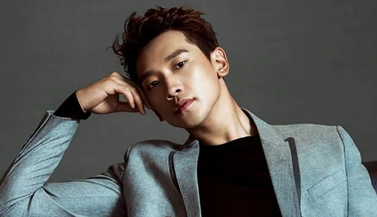 <p>Rain sudah terjun di dunia hiburan selama 10 tahun lebih. Pada 2004, albumnya bertajuk It's Raining terjual hingga jutaan kopi di Asia. Ia punya penghasilan sebesar USD 18 juta. (Foto: Soompi.com)</p>