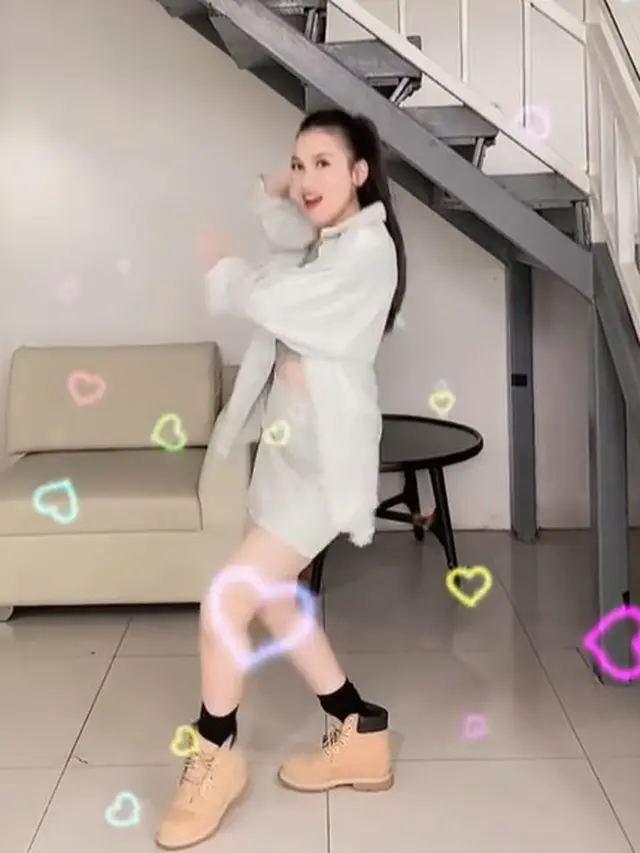 Ayu Ting Ting ala dancer (TikTok/ayutingting)