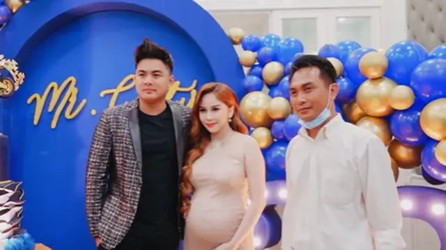 Dikaruniai Anak Kembar, Ini 6 Potret Guntur Triyoga Jadi Suami Siaga untuk Sang Istri