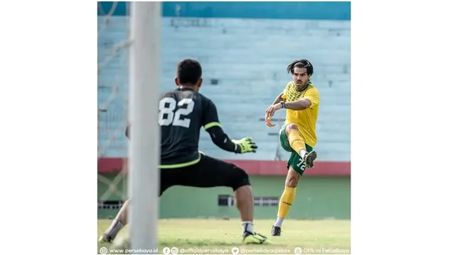 Aryn Williams Mempelajari Rekaman Pertandingan Persebaya