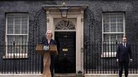 Perdana Menteri Inggris Liz Truss berbicara kepada media di Downing Street di London, Kamis, 20 Oktober 2022. Ia mengundurkan diri sebagai pemimpin Partai Konservatif Inggris. (Foto AP/Alberto Pezzali)