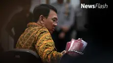 Majelis Hakim Pengadilan Negeri Jakarta Utara akan membacakan putusan atau vonis terhadap Basuki Tjahaja Purnama atau Ahok. Terkait kasus yang membelitnya itu, Ahok mengaku hanya bisa pasrah kepada Tuhan.