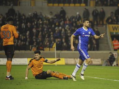 Aksi pemain Chelsea, Diego Costa ((2kanan) saat mencetak gol ke gawang Wolverhampton Wanderers pada putaran kelima Piala FA di Molineux stadium, Wolverhampton, (18/2/2017). Chelsea menang 2-0. (AP/Rui Vieira)