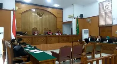 Vonis ini lebih ringan daripada tuntutan Jaksa Penuntut Umum (JPU) yakni 1 tahun penjara dan denda Rp 75 juta subsider 2 bulan penjara. 