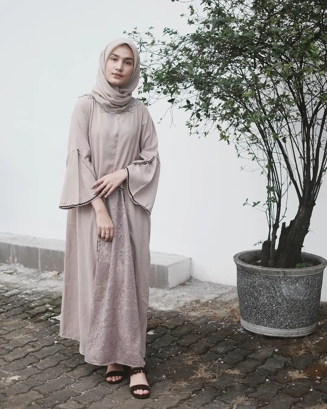 Deretan baju Lebaran yang jadi tren ala Hijab Blogger. (sumber foto:@dwihandaanda/instagram)