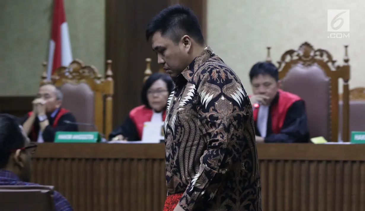 Terdakwa dugaan suap proyek sistem penyediaan air minum (SPAM) di Kementerian PUPR, Donny Sofyan Arifin saat menjalani sidang perdana di Pengadilan Tipikor, Jakarta, Rabu (15/5/2019). Sidang mendengar pembacaan dakwaan dari Jaksa KPK. (Liputan6.com/Helmi Fithriansyah)