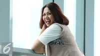  Artis Elly Sugigi saat menjadi bintang tau dalam acara Dear Haters, Liputan6.com di SCTV Tower, Jakarta, Rabu (8/2). (Liputan6.com/Fatkhur Rozaq)