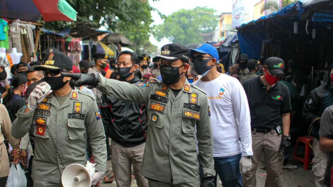 Wali Kota Bogor Bima Arya sedang sidak Pasar Anyar. (dok Humas Pemkot Bogor)