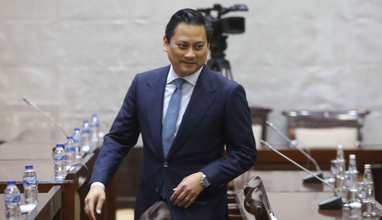 Wakil Menteri Keuangan yang juga Calon Deputi Gubernur Bank Indonesia, Thomas Djiwandono bersiap mengikuti uji kelayakan dan kepatutan di ruang Komisi XI Dewan Perwakilan Rakyat Republik Indonesia di Kompleks Parlemen, Senayan, Jakarta, Senin (26/1/2026). Komisi XI Dewan Perwakilan Rakyat (DPR) Republik Indonesia memilih Thomas Djiwandono sebagai Deputi Gubernur Bank Indonesia (BI). (Merdeka.com/Arie Basuki)