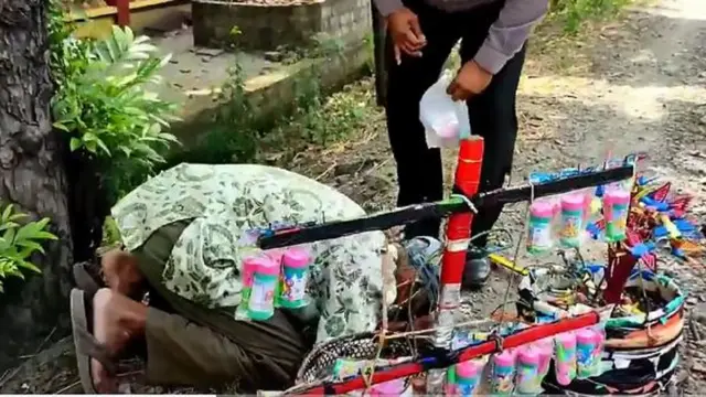Pedagang mainan
