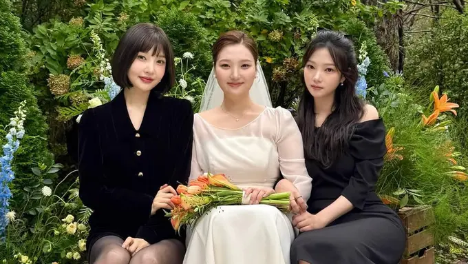 Joy Red Velvet hadir di pernikahan adiknya dengan gaya baru. [@_imyour_joy]