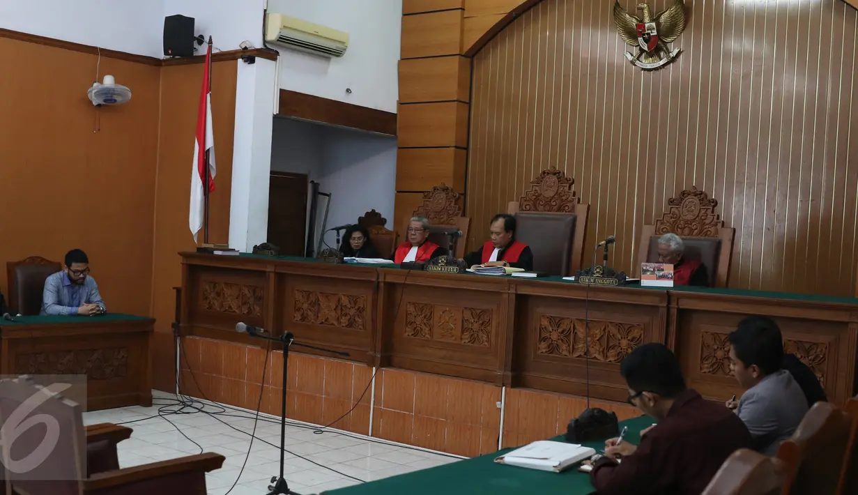 Suasana persidangan putusan gugatan cerai Eka Kusuma terhadap artis Cathy Sharon di Pengadilan Negeri Jakarta Selatan, (11/4/2016). Dengan tidak dikabulkannya gugatan cerai yang diminta, Cathy masih berstatus istri sah. (Liputan6.com/Herman Zakharia)