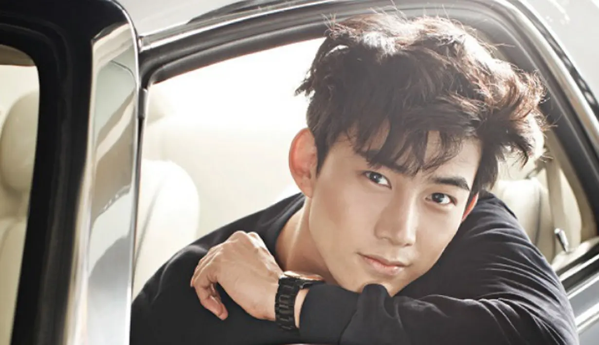 Taecyeon 2PM mempunyai produk fashion yang bertema kucing. Brand fashionnya ini diberi nama Okcat. (Foto: soompi.com)