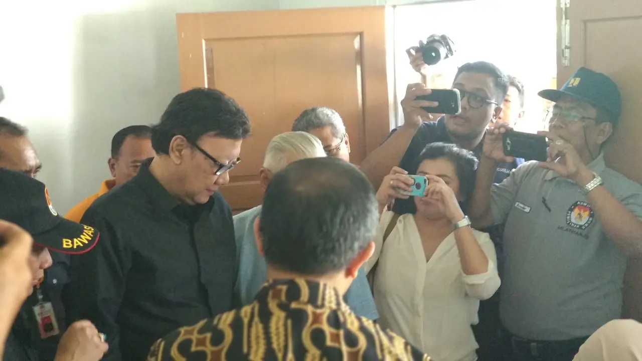 Menteri Dalam Negeri Tjahjo Kumolo mengapresiasi masyarakat Jawa Tengah karena antusias untuk menggunakan hak suaranya.