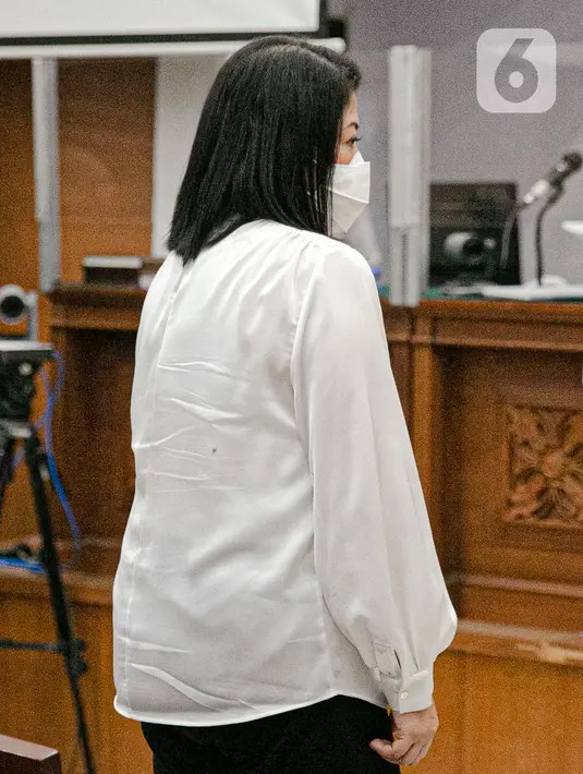 Terdakwa Putri Candrawathi menjalani sidang vonis di Pengadilan Negeri Jakarta Selatan, Senin (13/2/2023). Putri Candrawathi divonis 20 tahun penjara dalam kasus pembunuhan berencana Brigadir Nofriansyah Yosua Hutabarat atau Brigadir J. (Liputan6.com/Faizal Fanani)