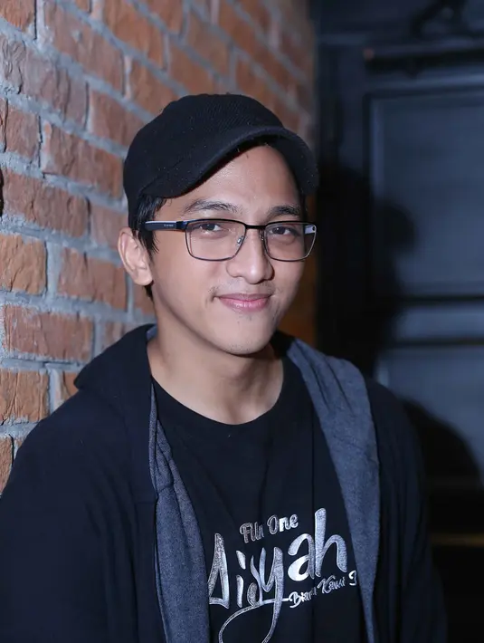 "Ini aturan saya pribadi. Saya tidak mau melakukan adegan ciuman. Kalau memang ada tawaran film yang mengharuskan saya ciuman saya akan menolaknya," ujar Ge Pamungkas ditemui di Grand Indonesia, Senin (2/5/2015). (Nurwahyunan/Bintang.com)