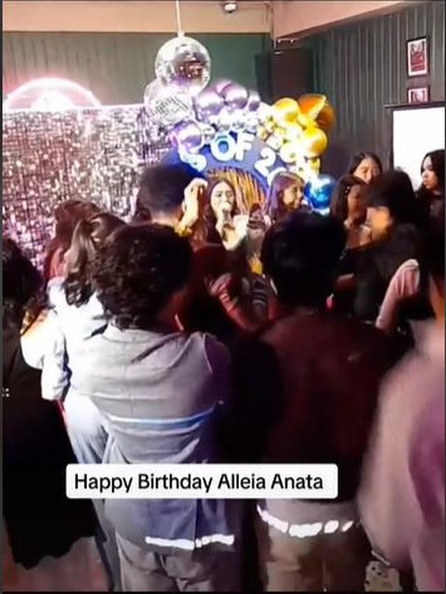 6 Momen Pesta Ulang Tahun ke-18 Alleia Anak Ariel NOAH, Meriah Bertema Disko