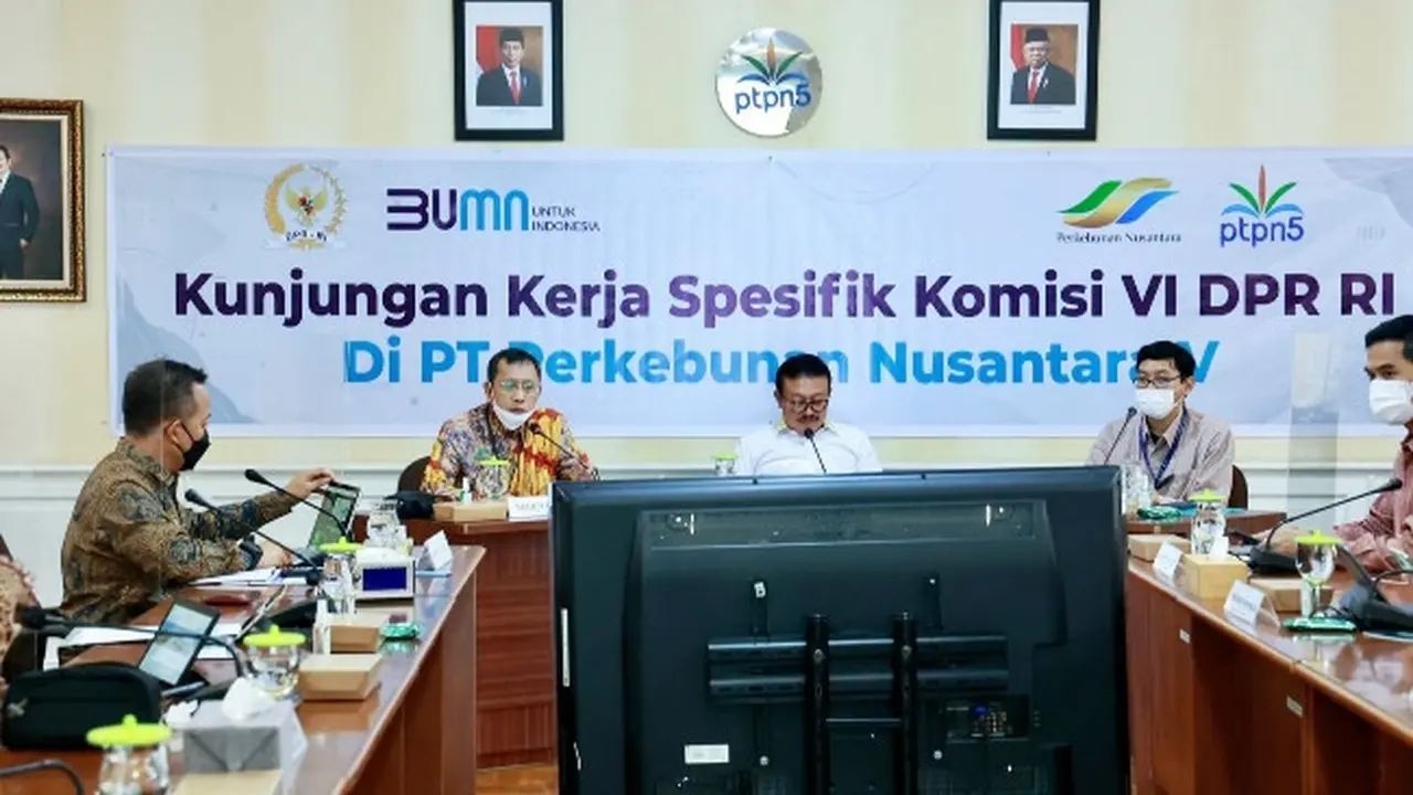 Kunjungan kerja omisi VI DPR ke kantor PTPN V membahas peningkatan minyak mentah sawit.