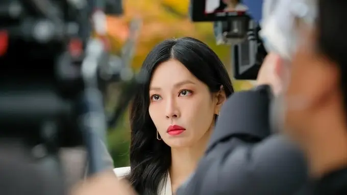 Kim So Yeon dalam drakor The Penthouse. (SBS via Soompi)