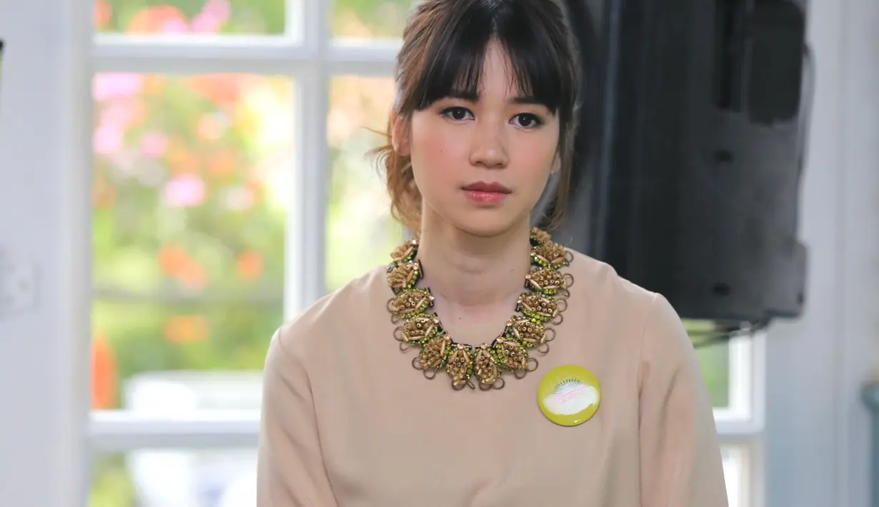 Tidak ingin melewatkan perkembangan buah hatinya, Laura Basuki mengurus anaknya, Owen Sanjaya sendiri. Istri Leo Sanjaya itu tidak mau menggunakan jasa babby sitter. Banyak manfaat dirasakan pemeran film Gara-gara Bola tersebut. (Adrian Putra/Bintang.com)