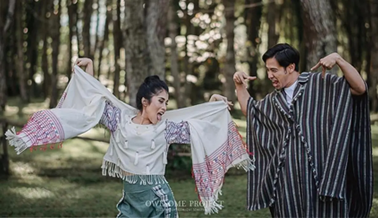 Tarra Budiman kini sudah menyandang status sebagai seorang suami. Mengakhiri masa lajangnya, Tarra mempersunting gadis berdarah sunda, Gya P Shadiqah, yang merupakan sepupu dari Raffi Ahmad. (Instagram/Tarrabudiman)