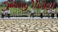 Gubernur Jateng Ganjar Pranowo melakukan ground breaking pembangunan obyek wisata Jateng Valley pada hari Sabtu (15/8).