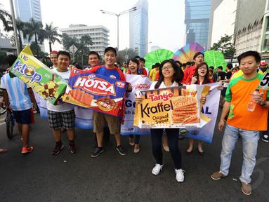 Orang Tua Group turut serta dalam Parade Simpatik Hari Pelanggan Nasional 2014 di Jakarta,  Minggu (7/9/14). (Liputan6.com/Johan Tallo)