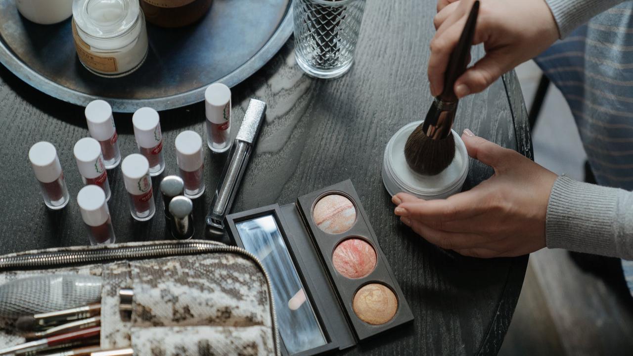 Mengumpulkan Berbagai Informasi Seputar Kosmetik secara Akurat