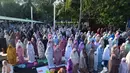 Umat Muslim saat melaksanakan Salat Idul Adha 1447 Hijriah di Pantai Lagoon, Ancol, Jakarta,  Rabu (27/5/2026). (merdeka.com/Arie Basuki)