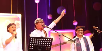 Penampilan para Menteri Kabinet Kerja Joko Widodo di Java Jazz Festival, menarik perhatian para pengunjung jazz terbesar di Indonesia. Elek Yo Band yang para personelnya pembantu presiden. (Bambang E Ros/Bintang.com)