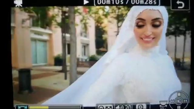 Bikin Haru, Pengantin Wanita Ini Sedang Mengambil Foto Pernikahan saat Sebelum Ledakan