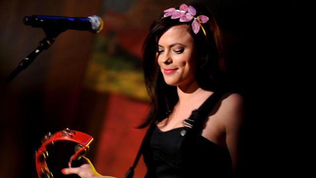 Lirik Lagu Trouble Is A Friend Lenka Ragam Bola Com