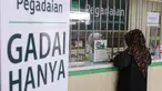 Nasabah melakukan transaksi di kantor pegadaian kawasan Jakarta, Rabu (4/8/2021). Pandemi Covid-19 yang masih berlangsung ternyata membuat jumlah nasabah yang menggadaikan barang mereka untuk berbagai kebutuhan sehari-hari meningkat pesat. (Liputan6.com/Angga Yuniar)