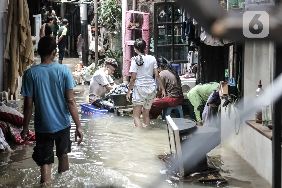 FOTO: Banjir di Kemang Timur Lambat Surut
