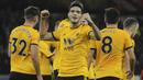 Pemain Wolverhampton Wanderers, Raul Jimenez, melakukan selebrasi usai mencetak gol ke gawang Liverpool pada laga Piala FA di Stadion Molineux, Senin (7/1). Liverpool takluk 1-2 dari Wolverhampton Wanderers. (AP/Rui Vieira)