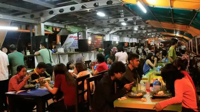 Serunya Mencicipi Jajanan Malam di Simpang Lima