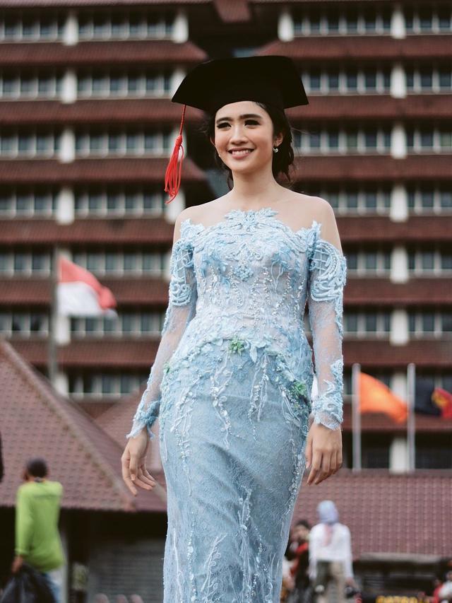 6 Potret Artis Tampil dalam Balutan Kebaya Saat Wisuda, Kian Memesona