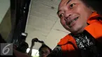 Tersangka suap di Mahkamah Agung Andri Tristianto Sutrisna memasuki Gedung KPK, Jakarta, Minggu (14/2). Agung diperiksa sebagai tersangka terkait suap untuk permintaan penundaan putusan kasasi sebuah perkara Mahkamah Agung. (Liputan6.com/Helmi Afandi)