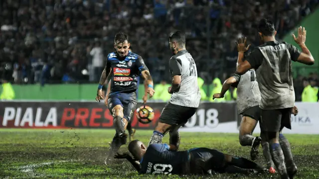 Arema FC vs Persela Lamongan