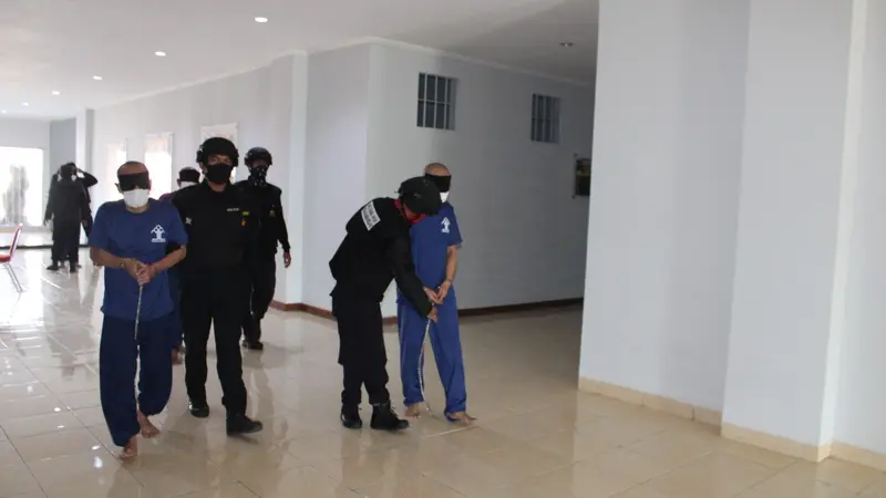 Pemindahan napi bandar narkoba dari sejumlah lapas ke lapas di Pulau Nusakambangan, Cilacap, Jawa Tengah. (Foto: Liputan6.com/Ditjen PAS)