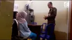 Sepasang pelajar yang bolos sekolah digerebek Satpol PP saat sedang berada di kamar mandi sebuah stadion.