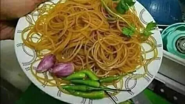 6 Imajinasi Makan Mi Goreng Padahal Karet Gelang Ini Bikin Tepuk Jidat