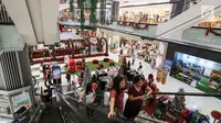Suasana dekorasi natal menghiasi Lippo Mall Puri, Jakarta, Kamis (29/11). Kegiatan Holiday Sensation diselenggarakan di 68 mal di berbagai kota. (Liputan6.com/Fery Pradolo)