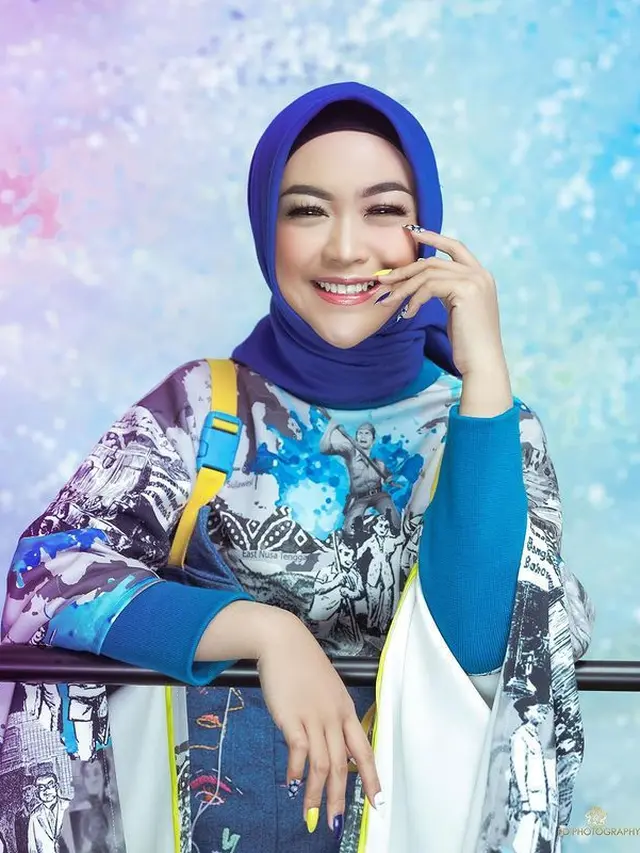 Bikin Pangling, Ini 6 Potret Gaya Ria Ricis dengan Makeup Tebal