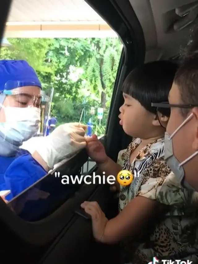 ekspresi menggemaskan bocah saat rapid test jadi viral